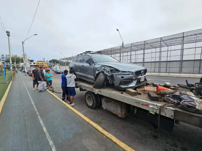 carro chocado en lima