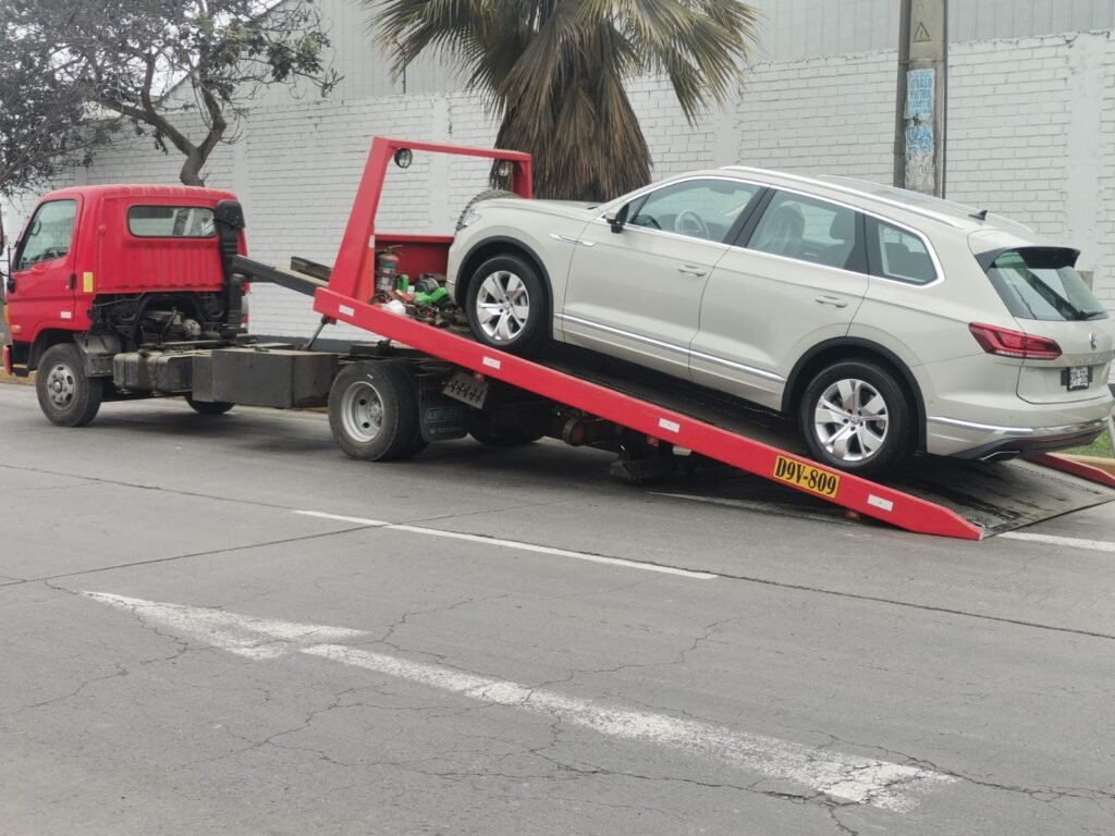 grua en lima remolcando camioneta