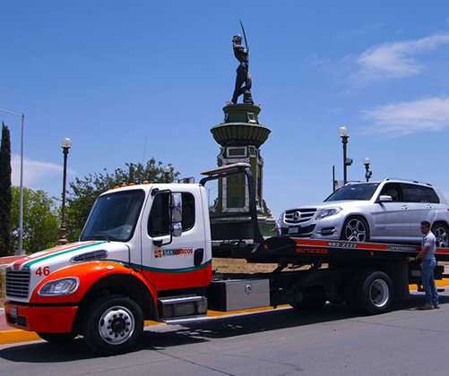 GRUA CON PLATAFORMA CON CAMIONETA